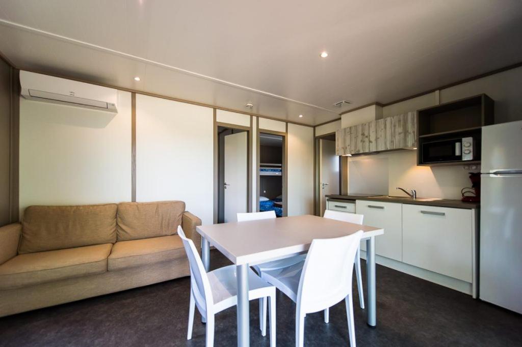 Camping Les Hautes Prairies Lourmarin Εξωτερικό φωτογραφία