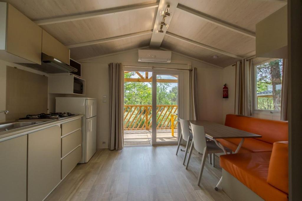 Camping Les Hautes Prairies Lourmarin Εξωτερικό φωτογραφία